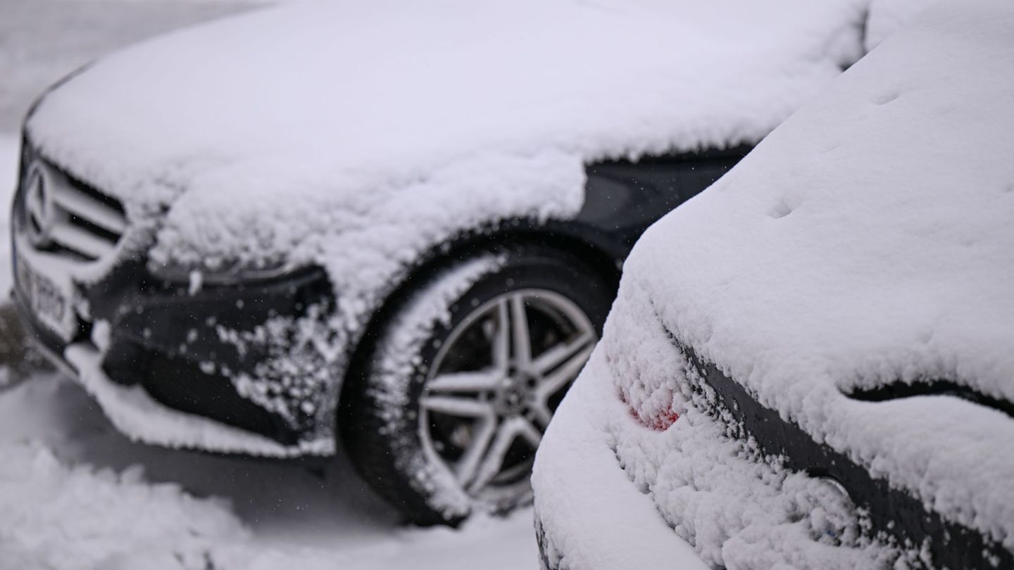 Der Deutsche Wetterdienst rät Fahrten, wenn möglich, zu vermeiden. Foto: Marius Bulling/dpa