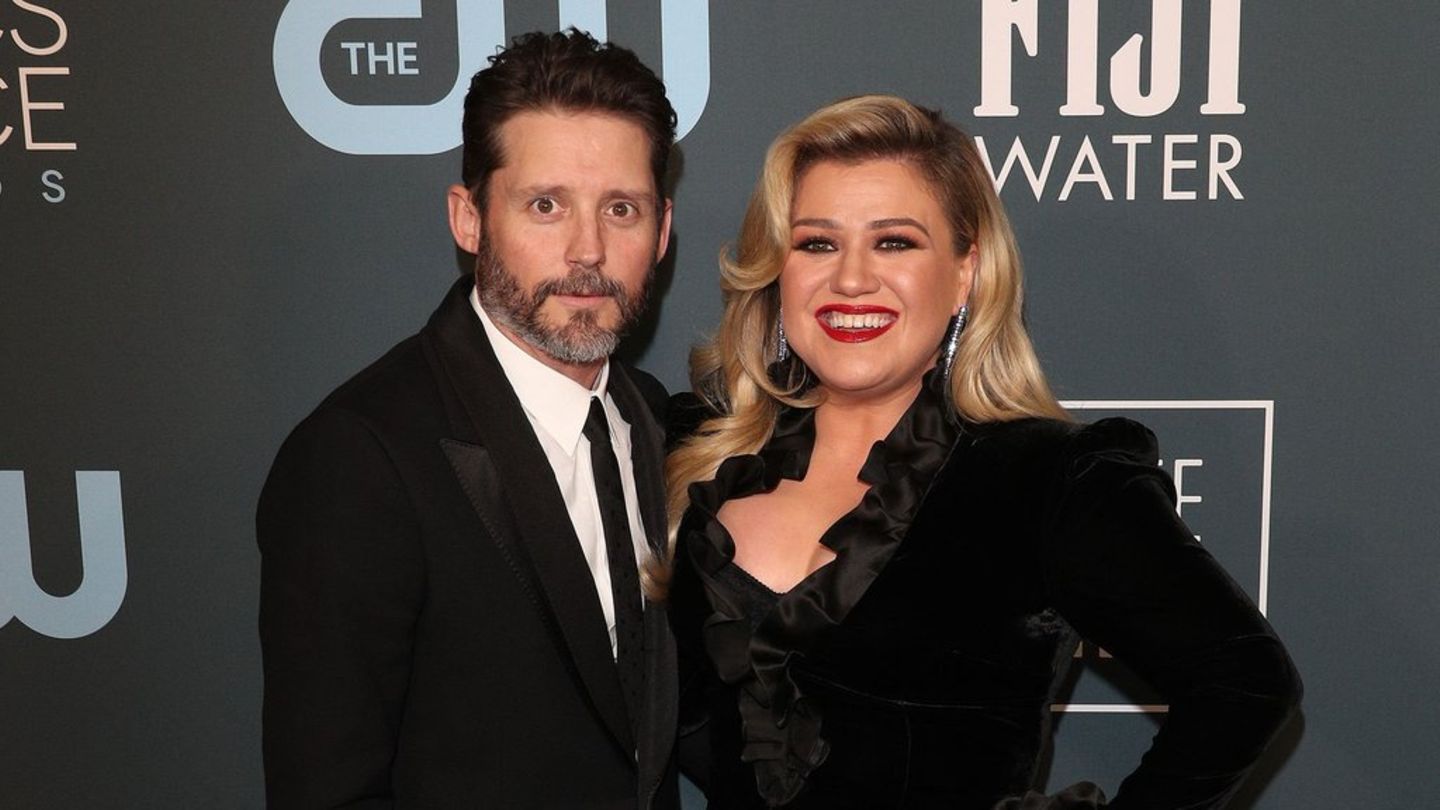 Brandon Blackstock und Kelly Clarkson waren bis 2022 verheiratet. Aus ihrer Ehe stammen eine Tochter und ein Sohn.