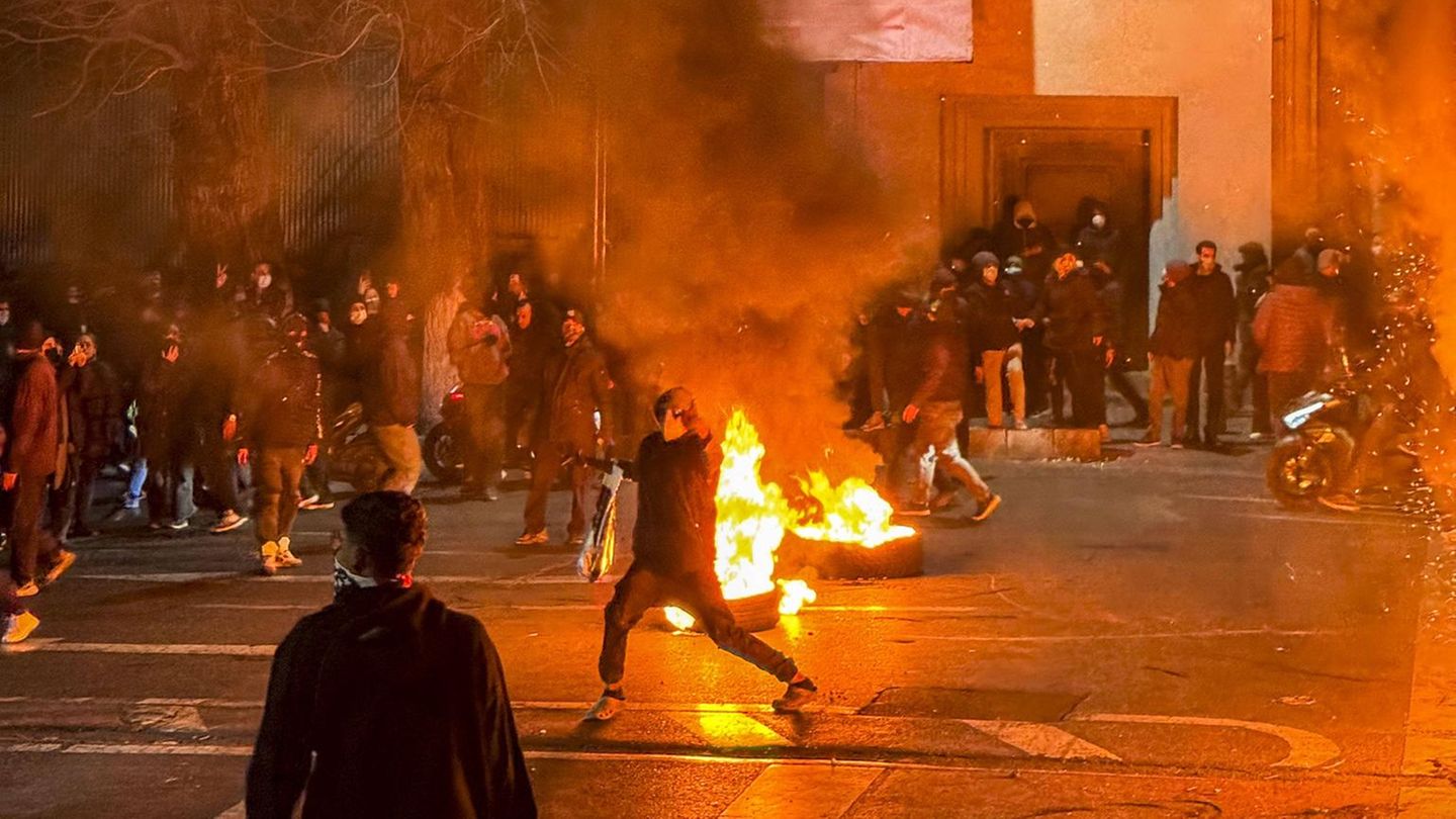 Das Mullah-Regime versucht die wütenden Proteste im Iran zu unterdrücken – erfolglos
