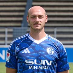 Henning Matriciani vom FC Schalke 04 hat sich einen Kreuzbandriss zugezogen. (Archivbild) Foto: Bernd Thissen/dpa