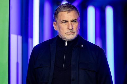 Stefan Kuntz betritt im Dezember 2025 den Stadiontunnel