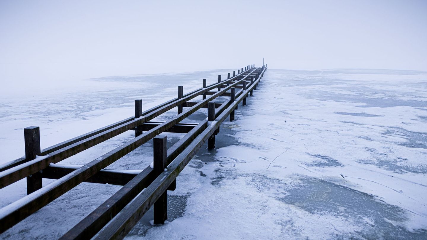 Niedersachsen und Bremen: Klirrende Kälte, Eis und Schnee bringen Freude und Probleme