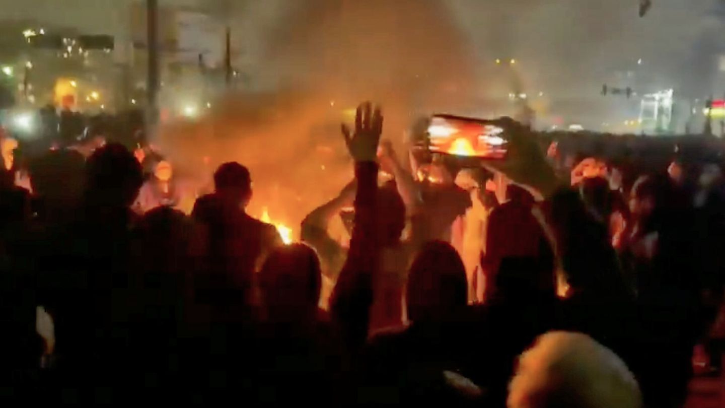 Massenproteste im Iran: Schah-Sohn ruft zu weitergehenden Protesten im Iran auf