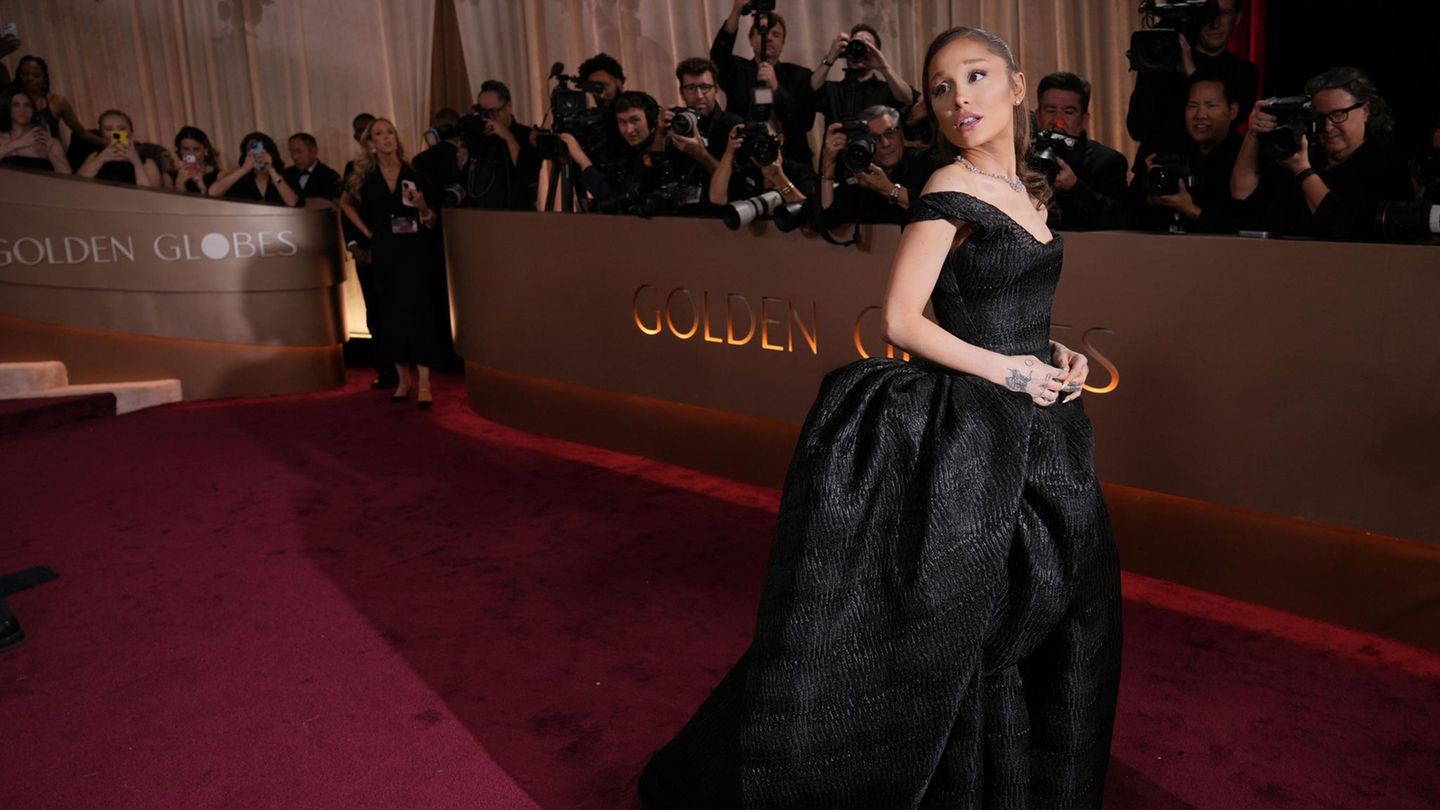 Golden Globes 2026 Ariana Grande