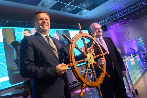 Sven Schulze (CDU) will in der Staatskanzlei das Steuerrad von Sachsen-Anhalts Regierungschef Reiner Haseloff (CDU) übernehmen.