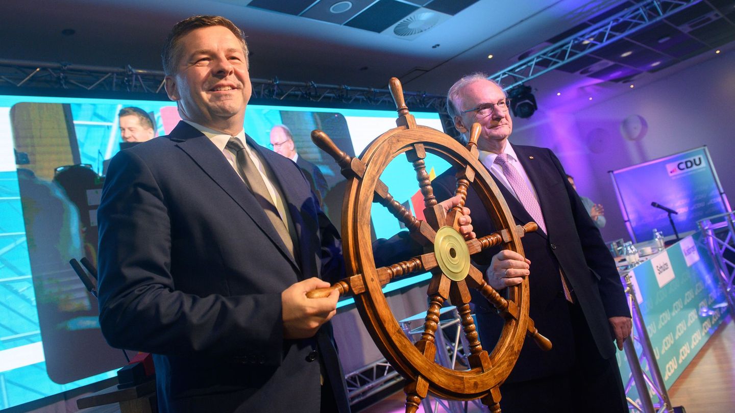 Sven Schulze will in der Staatskanzlei das Steuerrad von Sachsen-Anhalts Regierungschef Reiner Haseloff (beide CDU) übernehmen.