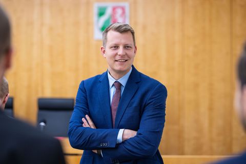 FDP-Chef Henning Höne findet den landesweiten Distanzunterricht wegen der Glättewarnung überzogen. (Archivbild) Foto: Guido Kirc