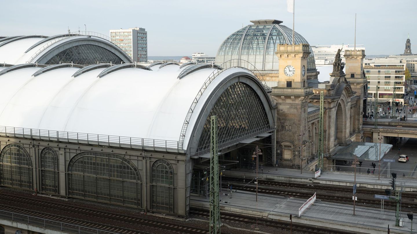 Blick auf den Dresdner Hauptbahnhof. (Archivbild) Foto: Sebastian Kahnert/dpa
