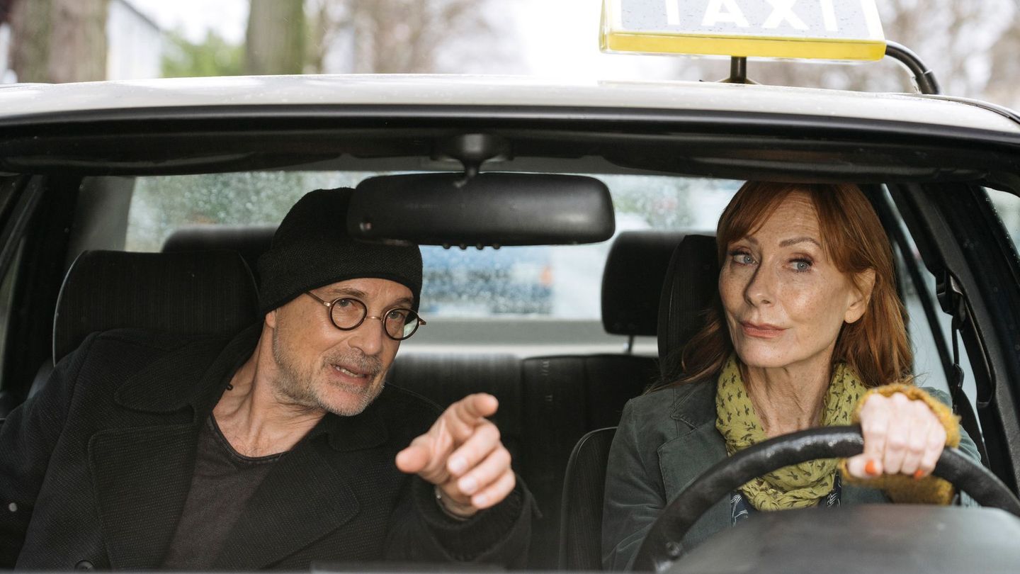 Ein Paar wie Hund und Katze: Schriftsteller Gregor (Christian Berkel) und Taxifahrerin Elke (Andrea Sawatzki).