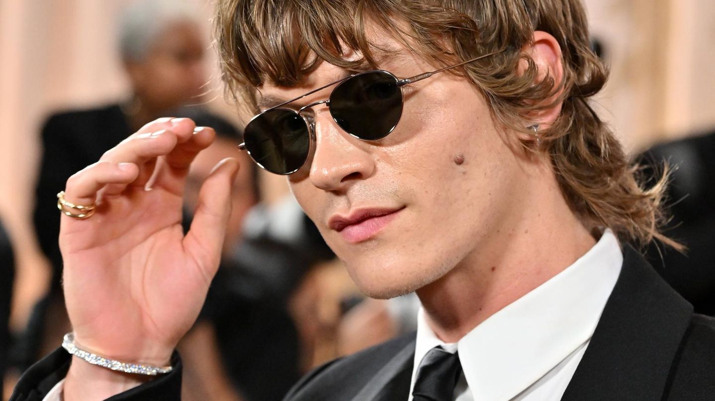 Golden Globes Connor Storrie