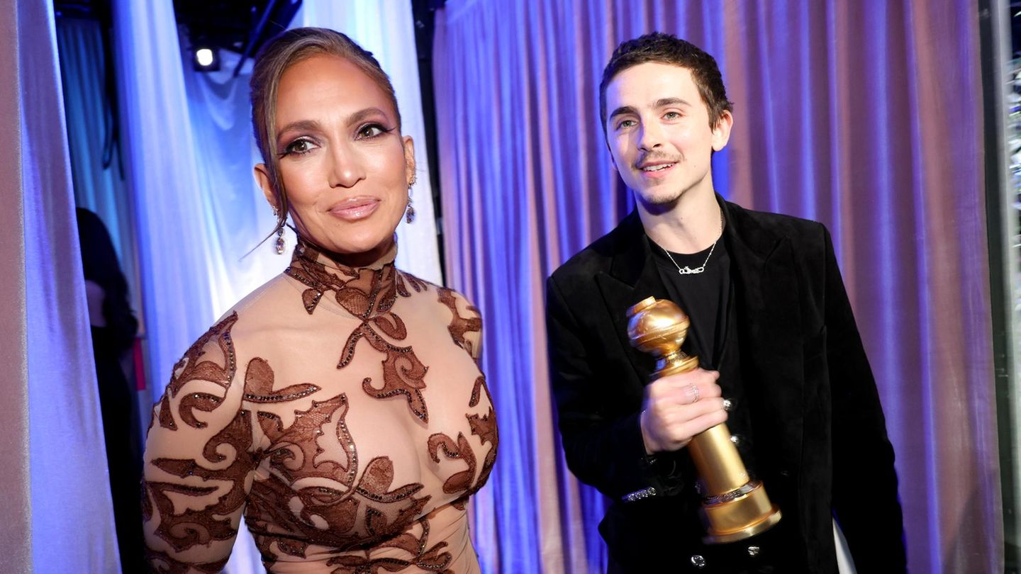 Golden Globes: Jennifer Lopez und Timothée Chalamet hinter der Bühne