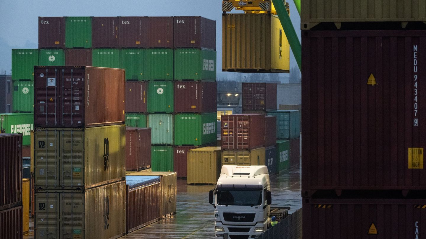 Wirtschaft in Baden-Württemberg: Unternehmer stellen Forderungen. (Symbolbild) Foto: Marijan Murat/dpa