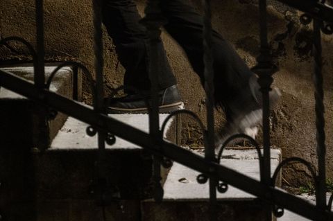 Auf den Straßen und Wegen ist es glatt in Baden-Württemberg. Foto: Marijan Murat/dpa