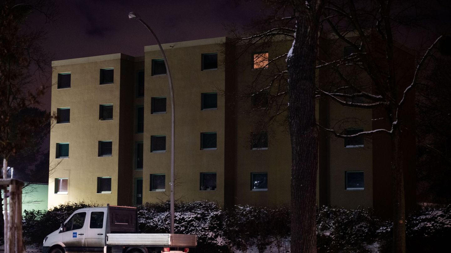 Im Berliner Südwesten war es nach einem Brandanschlag auf eine Kabelbrücke zu einem großflächigen Stromausfall gekommen. (Archiv