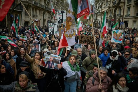 Proteste in Paris gegen die Führung im Iran