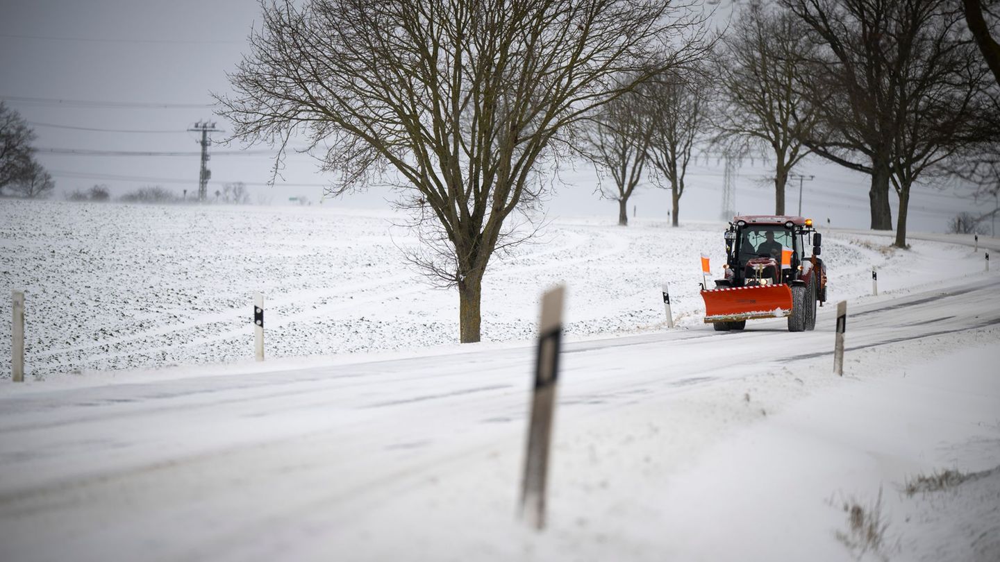 Erst Schnee, dann Regen und Glatteis - so lautet die Prognose für Mecklenburg-Vorpommern. (Archivbild) Foto: Philip Dulian/dpa
