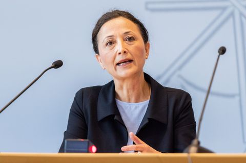 GEW-Vorsitzende Ayla Celik fordert bessere Grundlagen für den Distanzunterricht. (Archivbild) Foto: Marcel Kusch/dpa