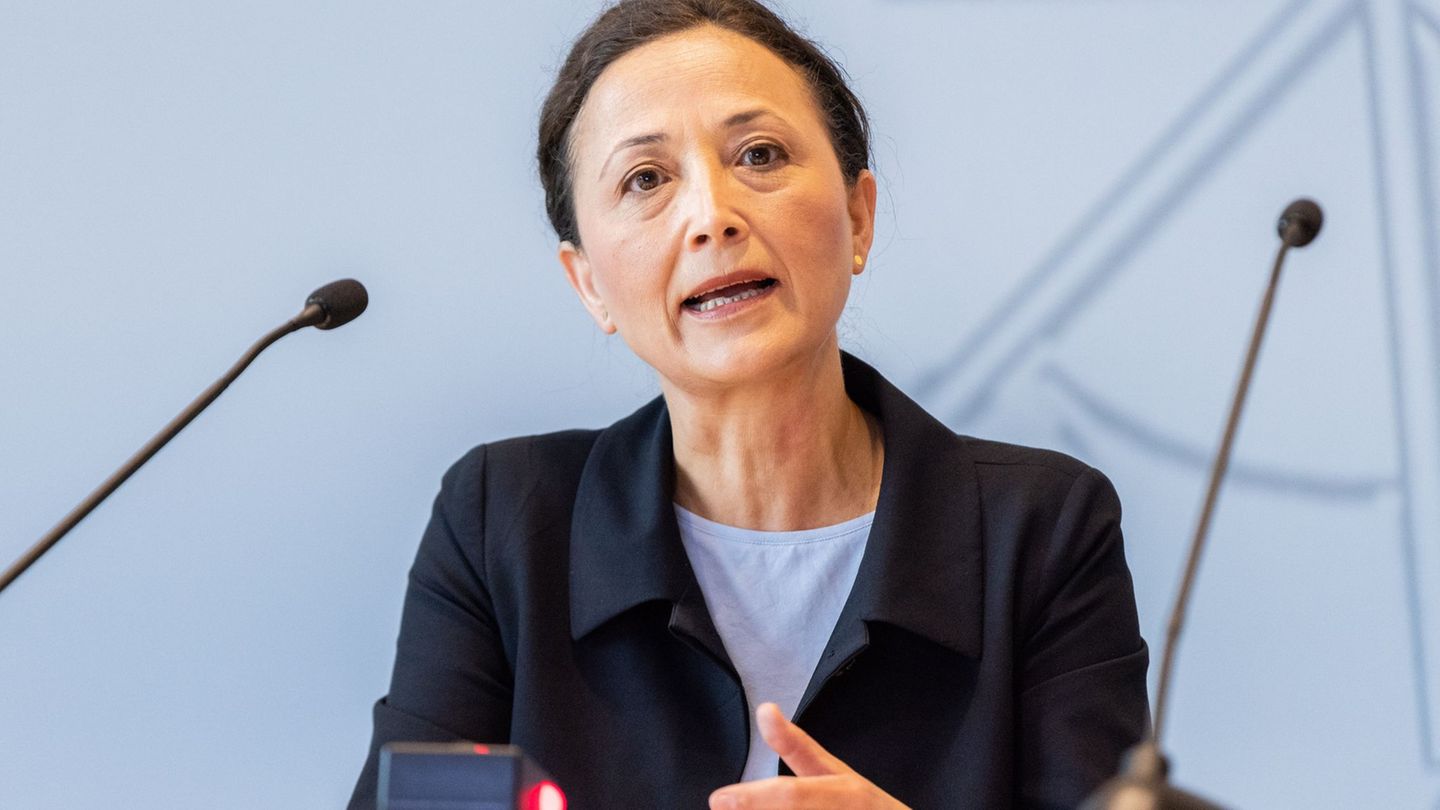 GEW-Vorsitzende Ayla Celik fordert bessere Grundlagen für den Distanzunterricht. (Archivbild) Foto: Marcel Kusch/dpa