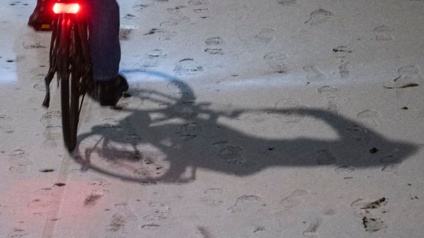 Bis zum Mittag hob der Wetterdienst seine Warnungen auf. Foto: Marijan Murat/dpa