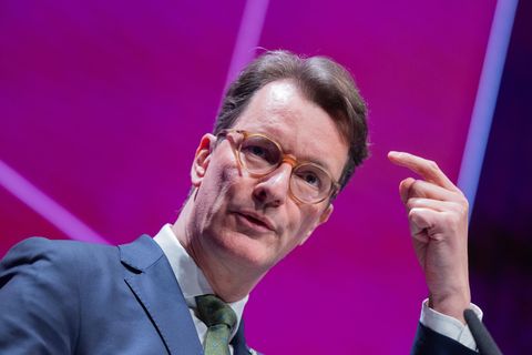 Nordrhein-Westfalens Ministerpräsident Hendrik Wüst (CDU) ist entsetzt über die unzureichenden Möglichkeiten, Pädokriminelle din