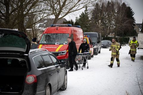 Bei der Suche nach einem Eisbader haben Einsatzkräfte nicht nur einen toten Mann gefunden, sondern auch eine Kamera. Foto: Phili
