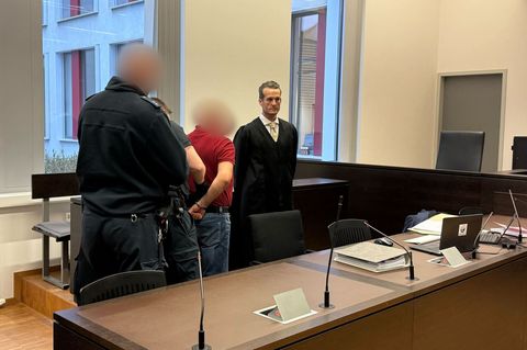 Dem Angeklagten wird vorgeworfen, den Ehemann seiner Exfreundin erschossen zu haben. Foto: Andrea Löbbecke/dpa