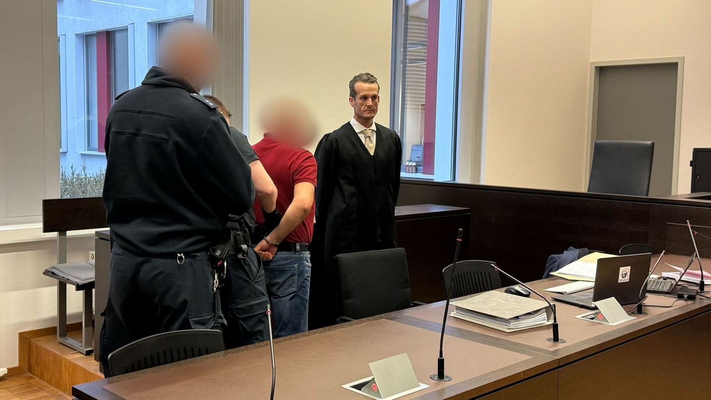 Dem Angeklagten wird vorgeworfen, den Ehemann seiner Exfreundin erschossen zu haben. Foto: Andrea Löbbecke/dpa