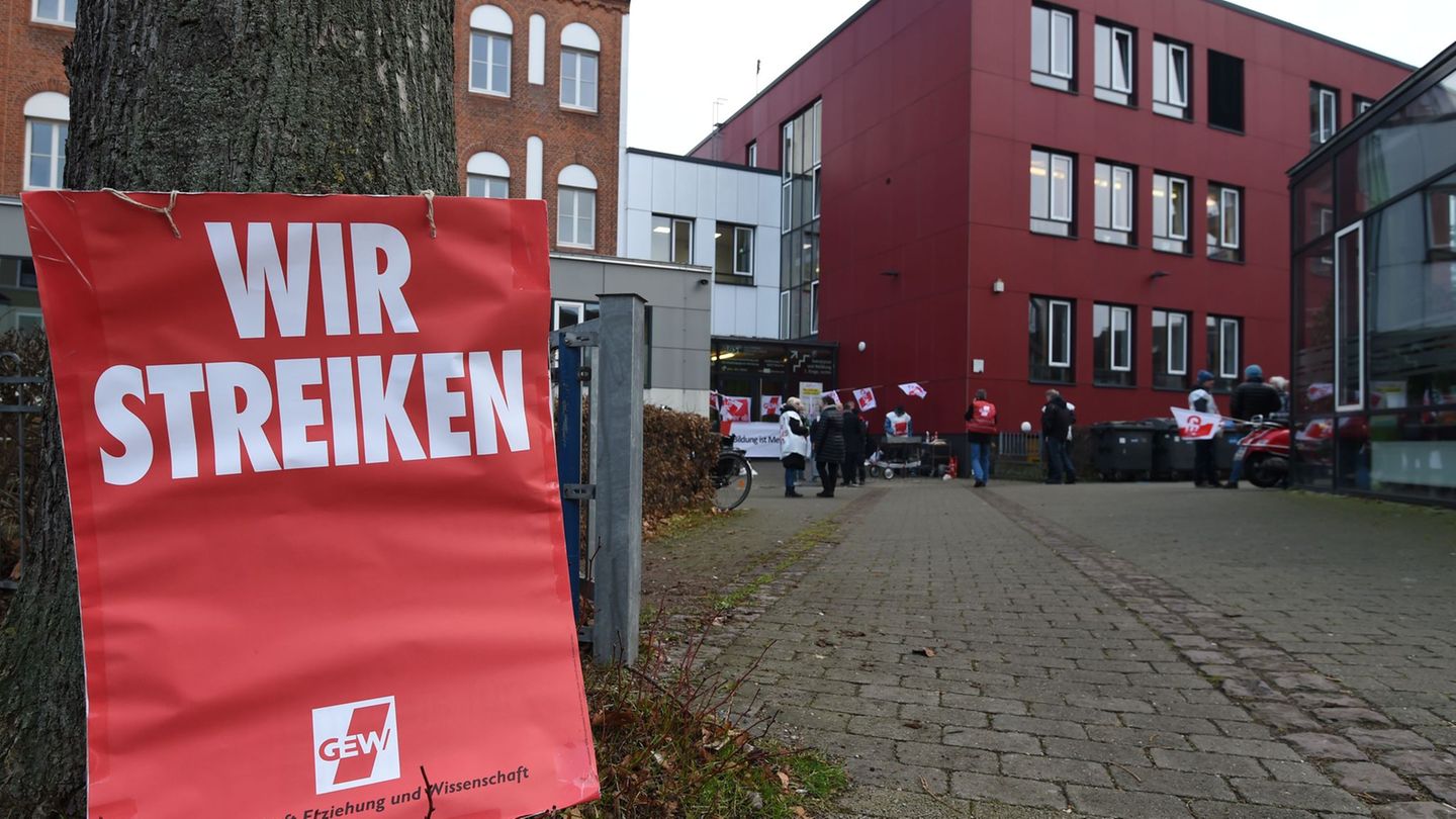 Die Gewerkschaft Erziehung und Wissenschaft (GEW) hat zu ganztägigen Warnstreik an Schulen in Bremen aufgerufen. (Archivbild) Fo