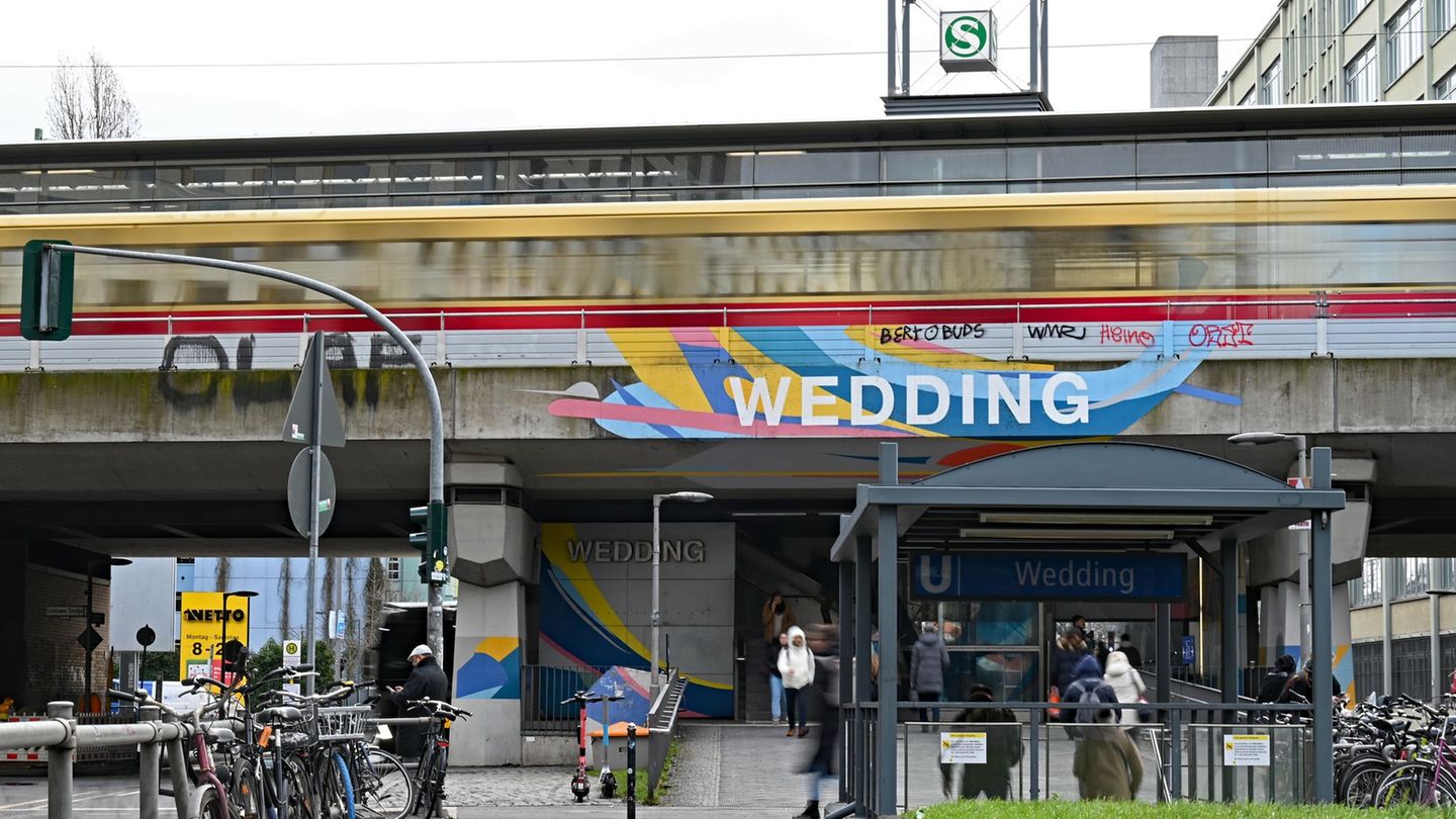 Wegen mutmaßlicher Brandstiftung bleibt der S-Bahnhof Wedding voraussichtlich bis Anfang Februar vom Ringbahnverkehr getrennt. (