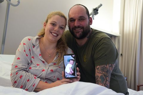 Das kleine Mädchen ist in Hamburg in einem Auto zur Welt gekommen. Foto: Marcus Brandt/dpa