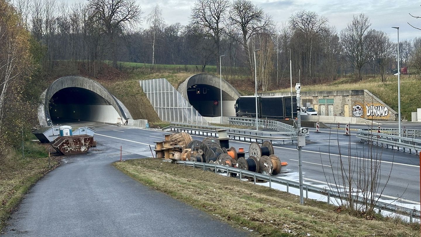 Fast zwei Jahre dauerte die Sanierung des Tunnels Königshainer Berge. (Archivbild) Foto: Danilo Dittrich/dpa