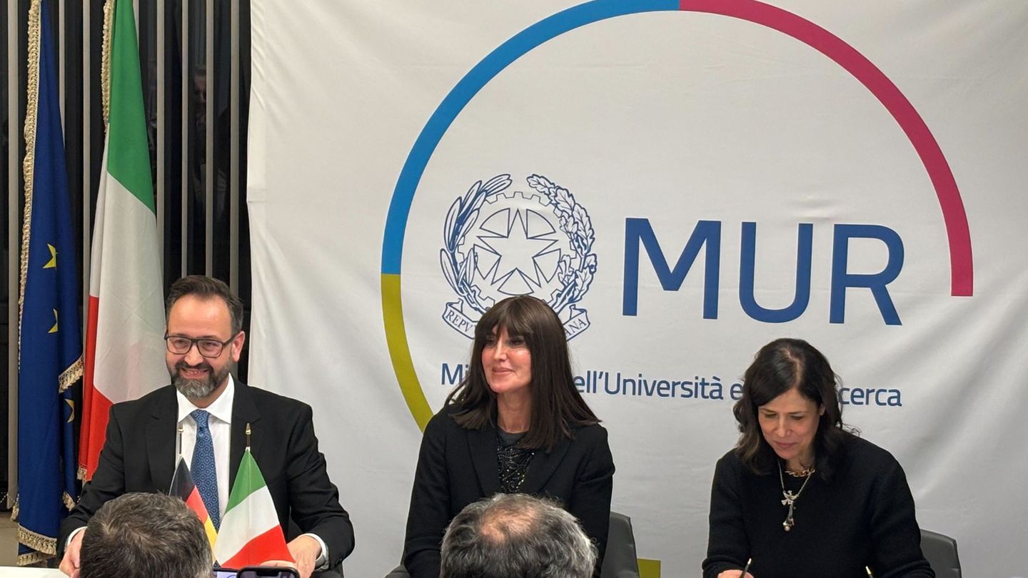 Sachsens Ministerpräsident hatte die Absichtserklärung schon vorher unterzeichnet. Foto: Robert Messer/dpa