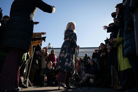 Trump Sprecherin Karoline Leavitt im Gespräch mit Reportern