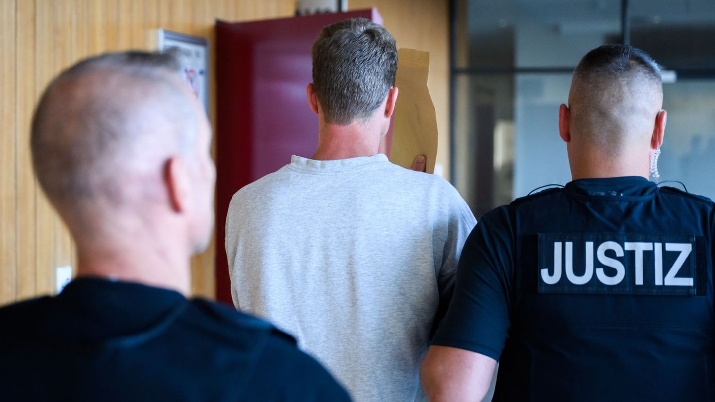 Ein 41-Jähriger soll seine Ex-Lebensgefährtin mit einem Brecheisen brutal getötet haben - im Prozess werden die Plädoyers erwart