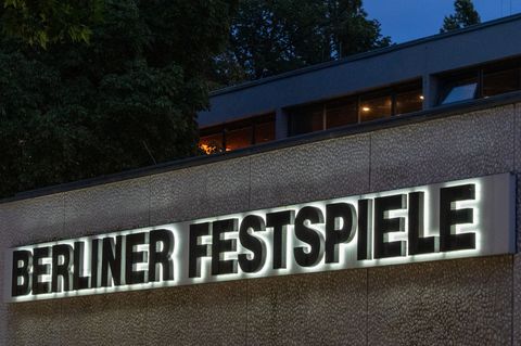 Zehn Inszenierungen werden zum Berliner Theatertreffen eingeladen. (Archivbild) Foto: Soeren Stache/dpa