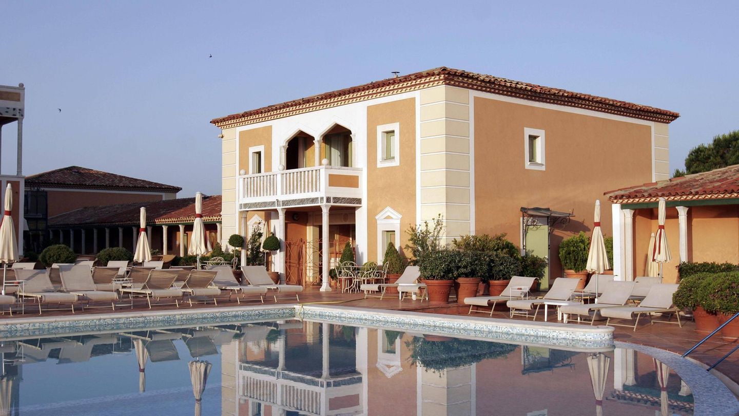 The White Lotus Château de La Messardière