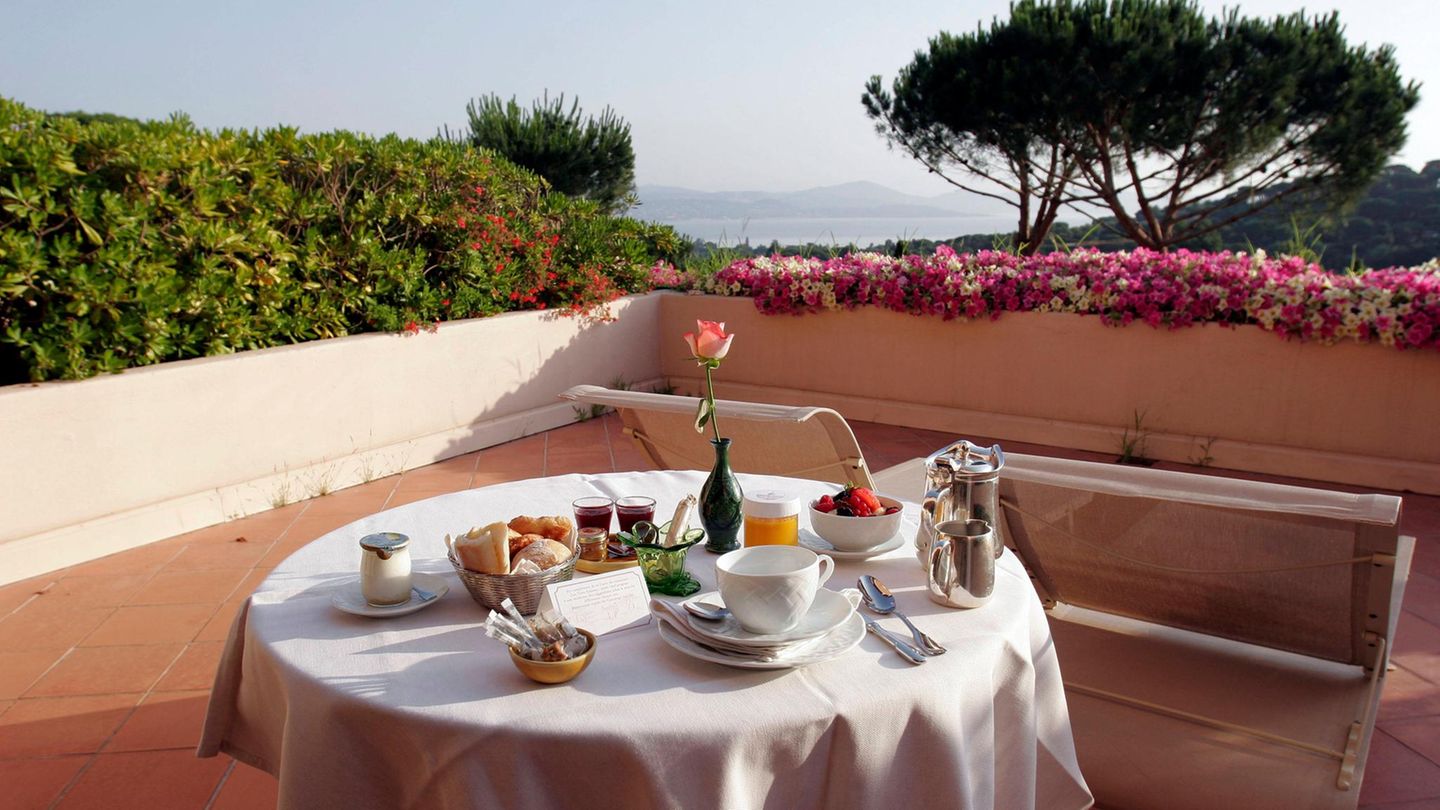 Frühstücken wie Gott in Frankreich – mit Blick auf die französische Riviera