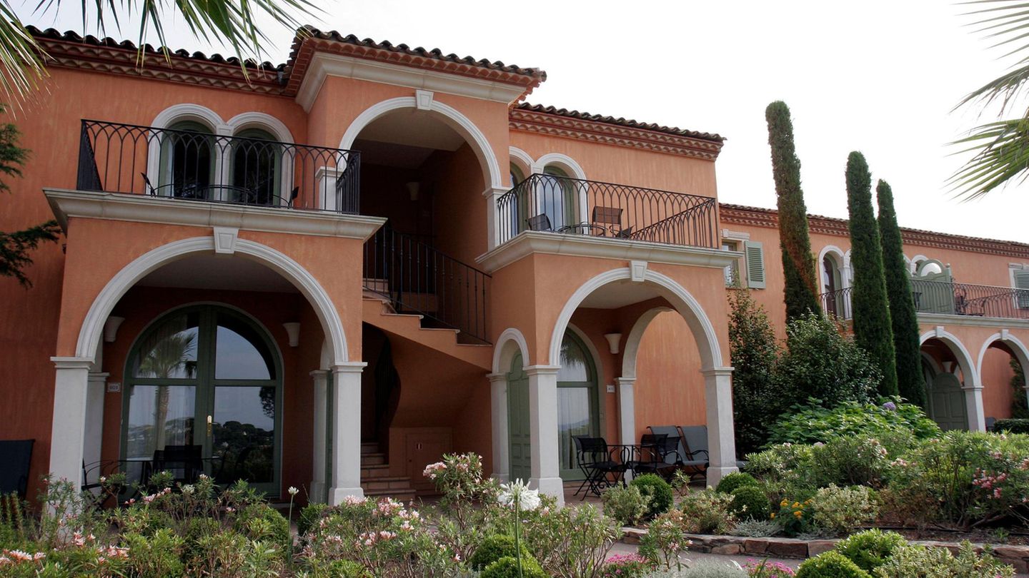 The White Lotus Château de La Messardière