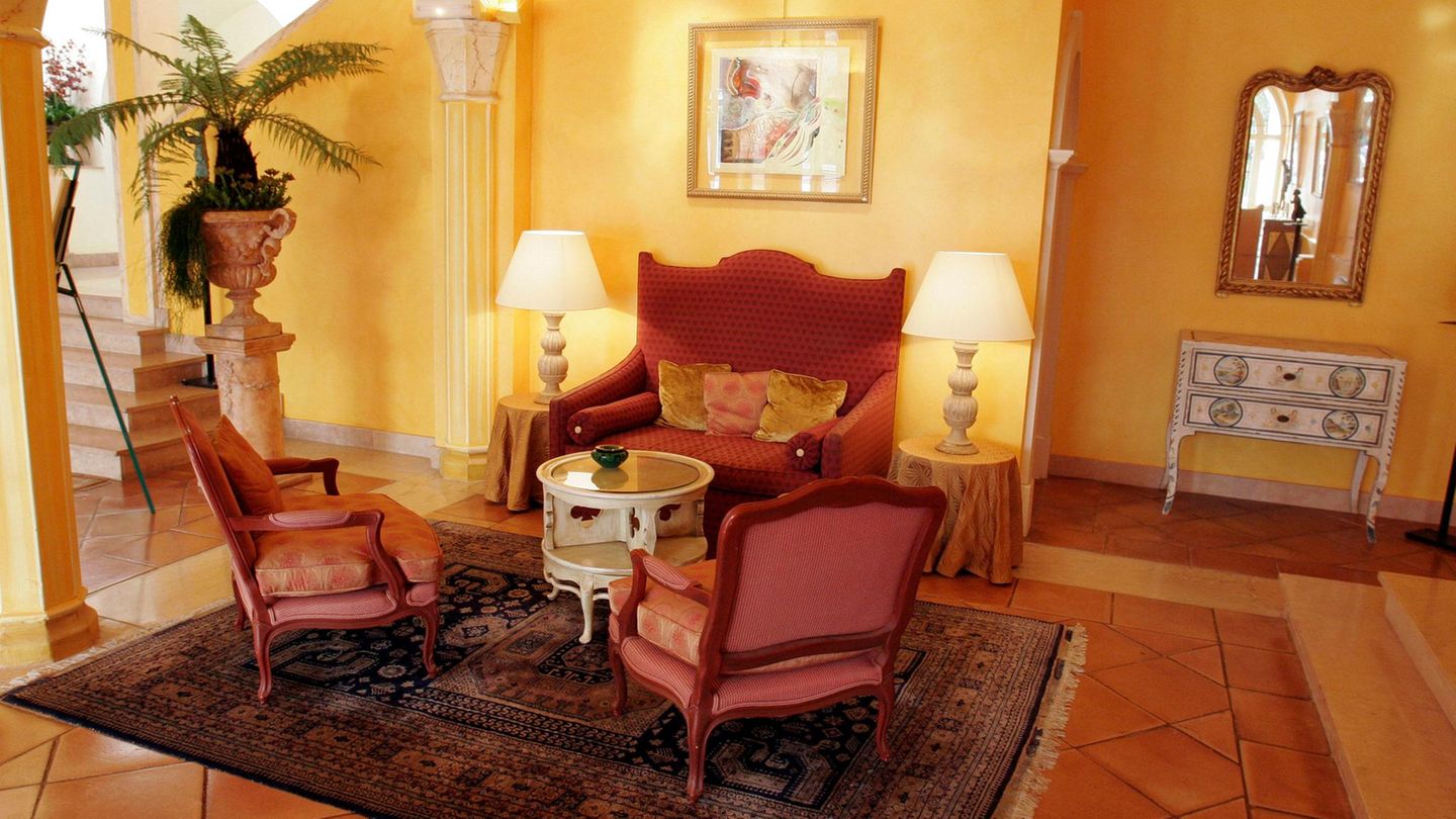 The White Lotus Château de La Messardière