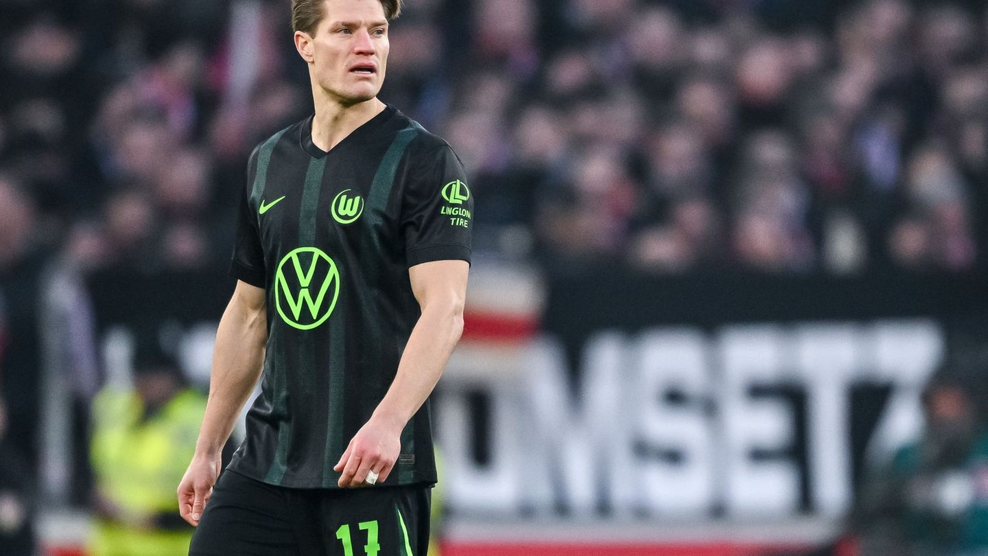 Kevin Behrens (hier im Trikot des VfL Wolfsburg) sorgte bei seinem neuen Club für negative Schlagzeilen. (Archivbild) Foto: Harr