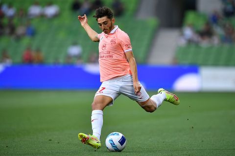 Der schwule Fußballer Josh Cavallo erhebt schwere Vorwürfe gegen Ex-Club Adelaide United. (Archivbild) Foto: JOEL CARRETT/AAP/AP