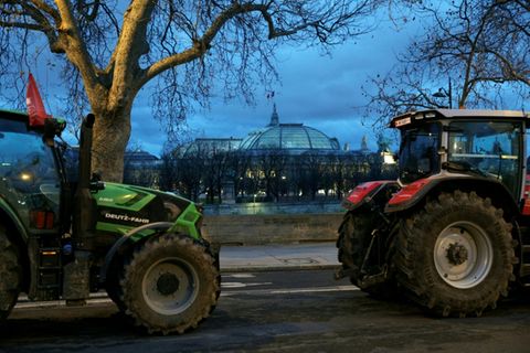 Traktoren in Paris vor dem Grand Palais