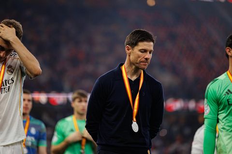 Xabi Alonso schaut deprimiert