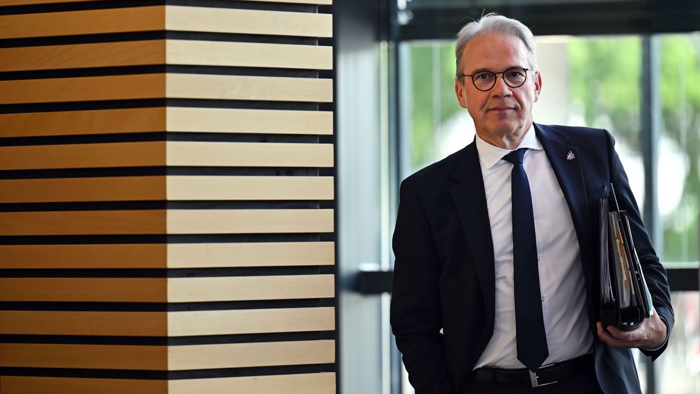 Maier zieht Konsequenzen aus Fehlern bei internen Ermittlungen (Archivbild) Foto: Martin Schutt/dpa