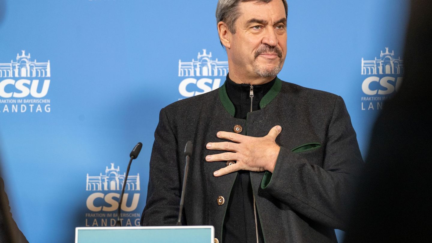 Markus Söder will die Hymnenpflicht bei Schulabschlüssen. Foto: Pia Bayer/dpa