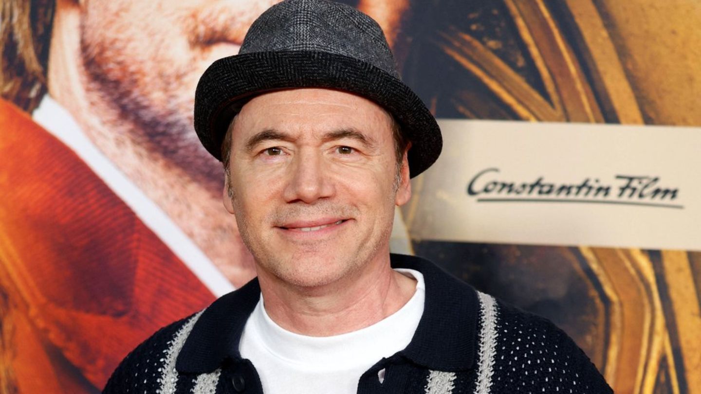 Michael Bully Herbig wird für  "Das Kanu des Manitu" ausgezeichnet.