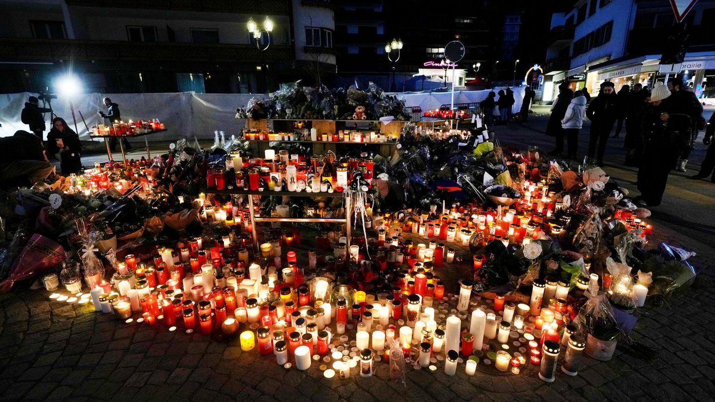 Das französische Blatt "Charlie Hebdo" erntet für eine Karikatur zu der Brandkatastrophe in der Schweiz heftige Kritik. (Archivb