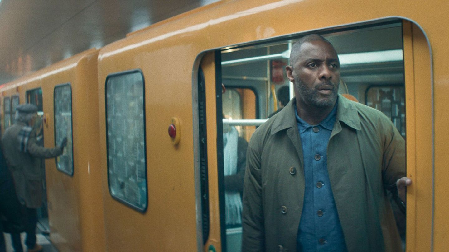 Schon wieder eine Entführung: Sam Nelson (Idris Elba) muss in der zweiten Staffel "Hijack" eine Berliner U-Bahn retten.