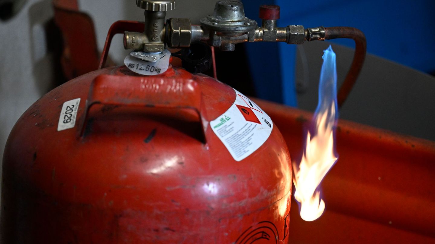 Wollte eine Frau mit einer Gasflasche eine Explosion auslösen? Diese Frage soll ein Prozess vor dem Landgericht Stade klären. (S