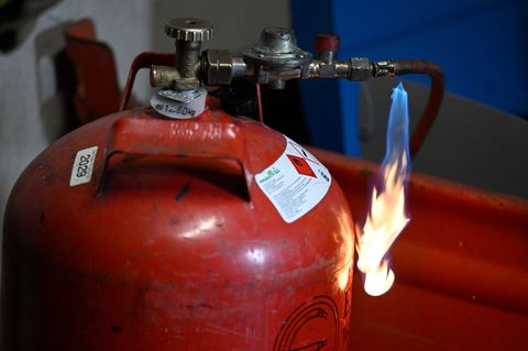 Wollte eine Frau mit einer Gasflasche eine Explosion auslösen? Diese Frage soll ein Prozess vor dem Landgericht Stade klären. (S